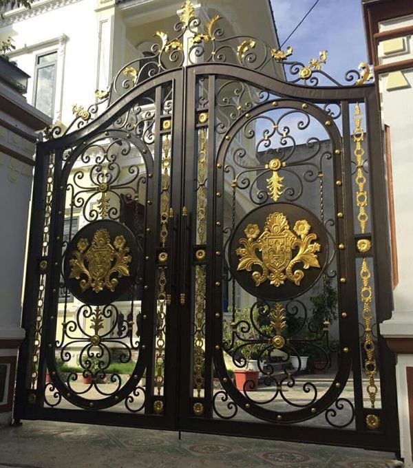 Mẫu cửa cổng sắt mỹ thuật tại Hưng Yên