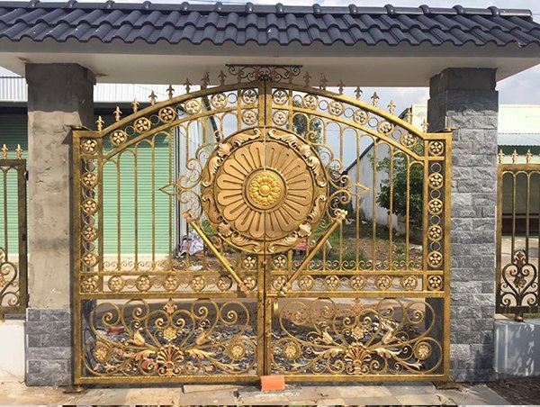 Cửa cổng sắt mỹ thuật đẹp tại Hà nội